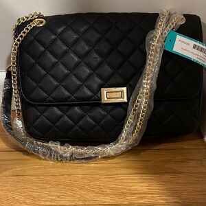 Chic Black Quilted Shoulder Bag with Gold Chain